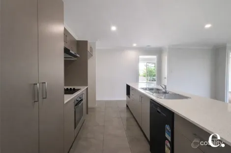 Property photo of 8 Dream Drive Gracemere QLD 4702