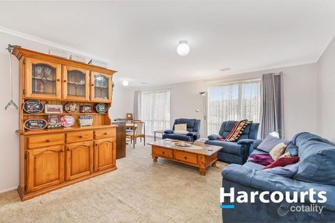 Property photo of 11 Maltravers Crescent Cranbourne North VIC 3977