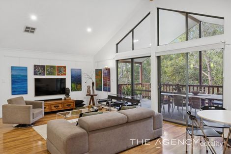 Property photo of 32 Persimmon Place Kalamunda WA 6076