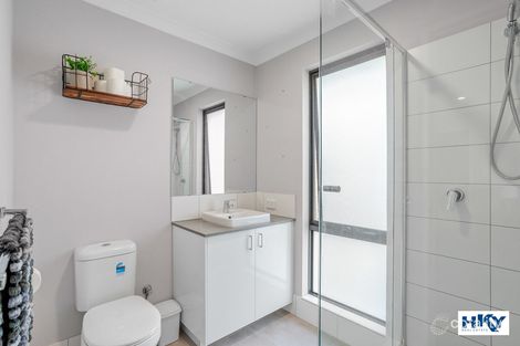8 Relic Bvd, Aveley, WA 6069