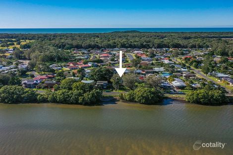 Property photo of 28 Marandowie Drive Iluka NSW 2466