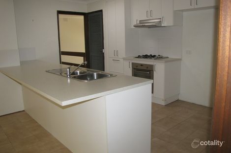Property photo of 18 Streeton Circuit Mill Park VIC 3082