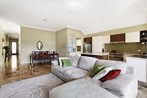 Property photo of 2/129 Kilby Road Kew East VIC 3102