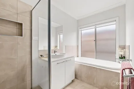 Property photo of 7 Roderick Avenue Doreen VIC 3754