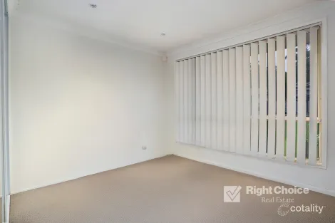 Property photo of 13 Mayfield Circuit Albion Park NSW 2527