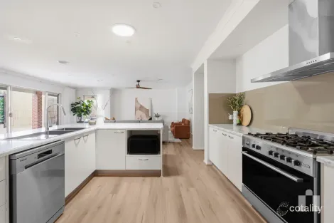 Property photo of 14 The Saddle Doreen VIC 3754