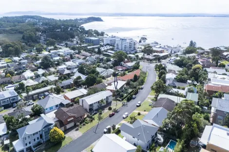 3/2 Victor Pde, Shoal Bay, NSW 2315