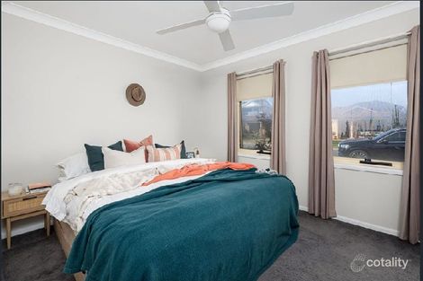 Property photo of 12 Bentley Place Wagga Wagga NSW 2650