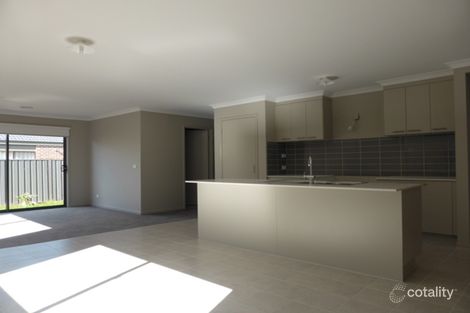 Property photo of 16 Risdon Circuit Tarneit VIC 3029