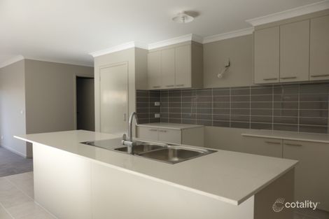 Property photo of 16 Risdon Circuit Tarneit VIC 3029