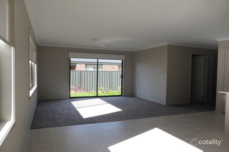 Property photo of 16 Risdon Circuit Tarneit VIC 3029