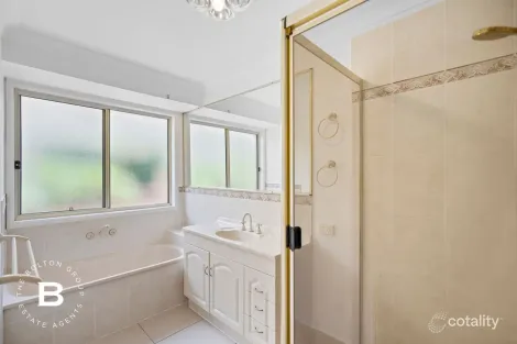 Property photo of 9 Sandhurst Place Brassall QLD 4305