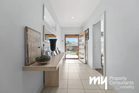 Property photo of 13 Dengate Close Elderslie NSW 2570