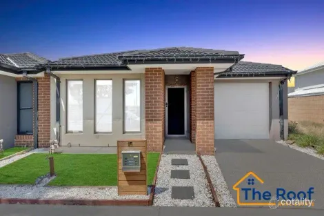 15 NAMADGI CRES, TRUGANINA, VIC 3029