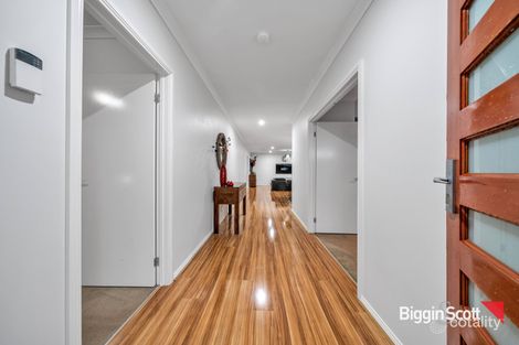Property photo of 40 Eagleridge Promenade Tarneit VIC 3029