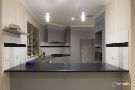 Property photo of 5 Yalding Place Deer Park VIC 3023