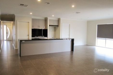 Property photo of 11 Aurora Place Epsom VIC 3551
