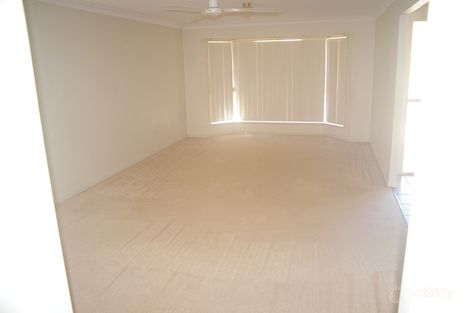 Property photo of 19 Oregon Close Yamanto QLD 4305