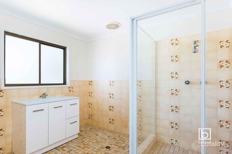 Property photo of 26 Campbell Parade Mannering Park NSW 2259