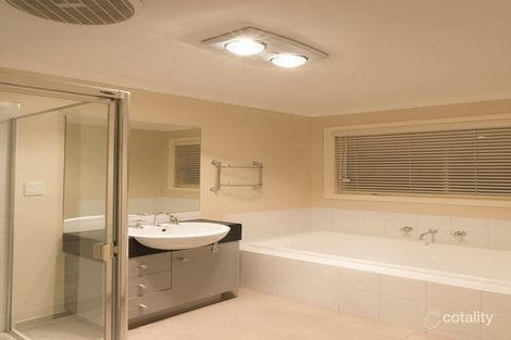 Property photo of 5 Yalding Place Deer Park VIC 3023