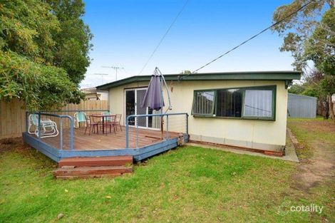 17 Clyde Ave, St Leonards, VIC 3223