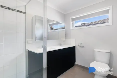 Property photo of 33 Tobin Crescent Epsom VIC 3551