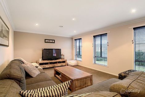 16 Esta Ct, Carrum Downs, VIC 3201