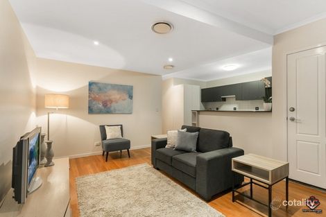 Property photo of 1/82 Clarence Road Indooroopilly QLD 4068