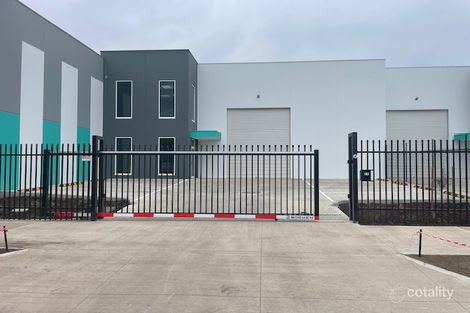 1 Furlong St, Cranbourne West, VIC 3977