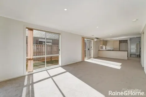 Property photo of 73 Hamish Drive Tarneit VIC 3029