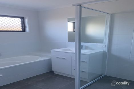 Property photo of 1 Sailaway Circuit Eli Waters QLD 4655