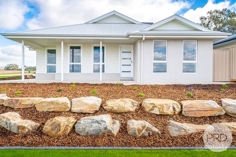 34 Watson Bvd, Lloyd, NSW 2650