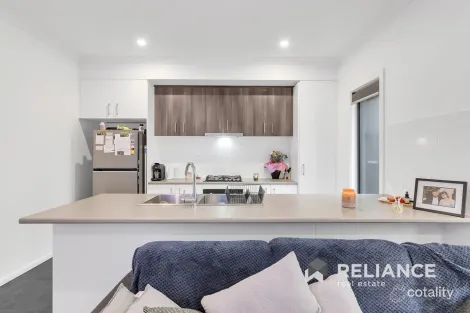 Property photo of 30 Jeng Loop Tarneit VIC 3029