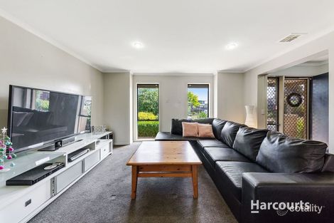 Property photo of 10 Loddon Close Caroline Springs VIC 3023