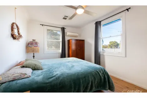 Property photo of 327 Curlew Crescent North Albury NSW 2640
