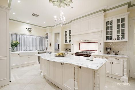 Property photo of 17 Viewbank Road Mount Waverley VIC 3149