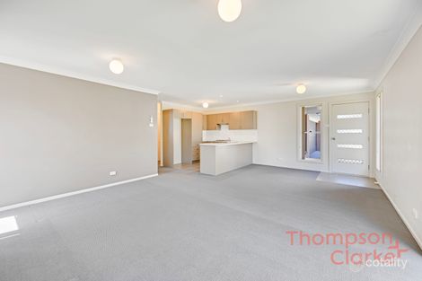 Property photo of 2/6 McCubbin Close Metford NSW 2323