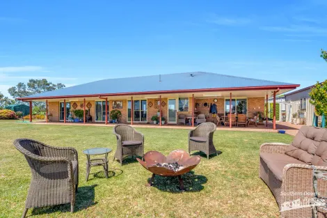 4 Browns Rd, Dalveen, QLD 4374