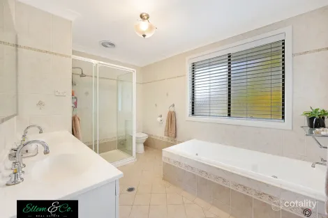 Property photo of 6 Galga Place Oak Flats NSW 2529
