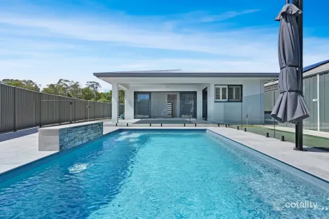 2 Avalon Pnt, Clifton Beach, QLD 4879