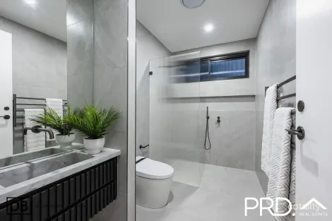 Property photo of 6 Tyalgum Avenue Panania NSW 2213