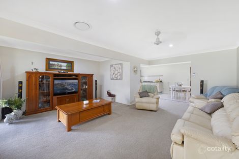 Property photo of 33 Kathleen White Crescent Killarney Vale NSW 2261