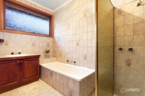 Property photo of 42 Manatunga Circuit Greensborough VIC 3088