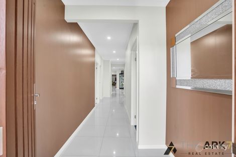 Property photo of 13 Lam Way Brookfield VIC 3338