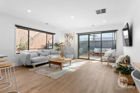 Property photo of 20 Firecrest Way Cranbourne South VIC 3977