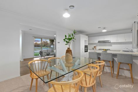 Property photo of 2 Barham Way Cranbourne East VIC 3977
