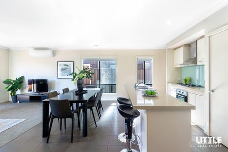 Property photo of 14 Daymar Circuit Craigieburn VIC 3064