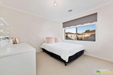 Property photo of 2 Harrowgate Court Brookfield VIC 3338