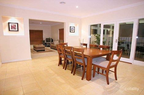 Property photo of 11 Aldercress Close Craigieburn VIC 3064