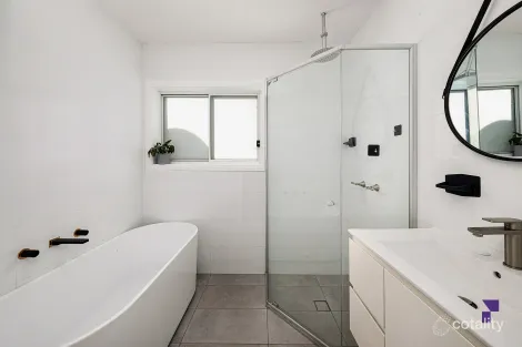Property photo of 39 Larien Crescent Birrong NSW 2143